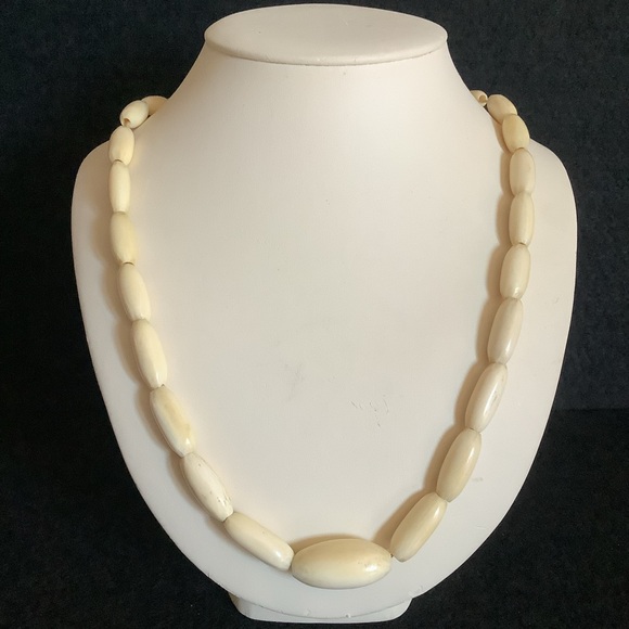 Vintage genuine ivory beads necklace. - Picture 9 of 12